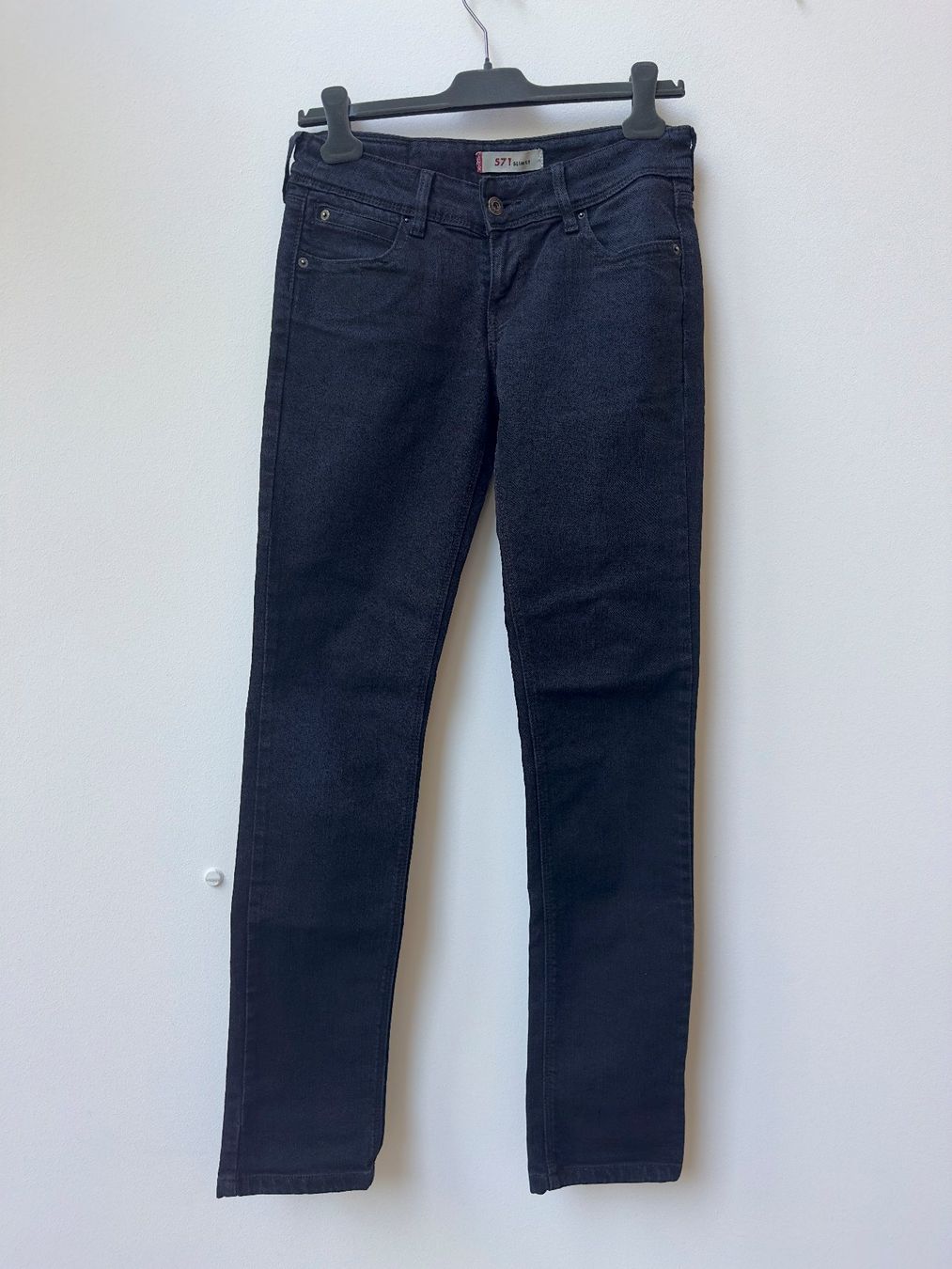 Levi's Jeans: Levi's Jeans Slim Fit Grösse 29/34 – Usato da Basel venduto da wardrobeupdate