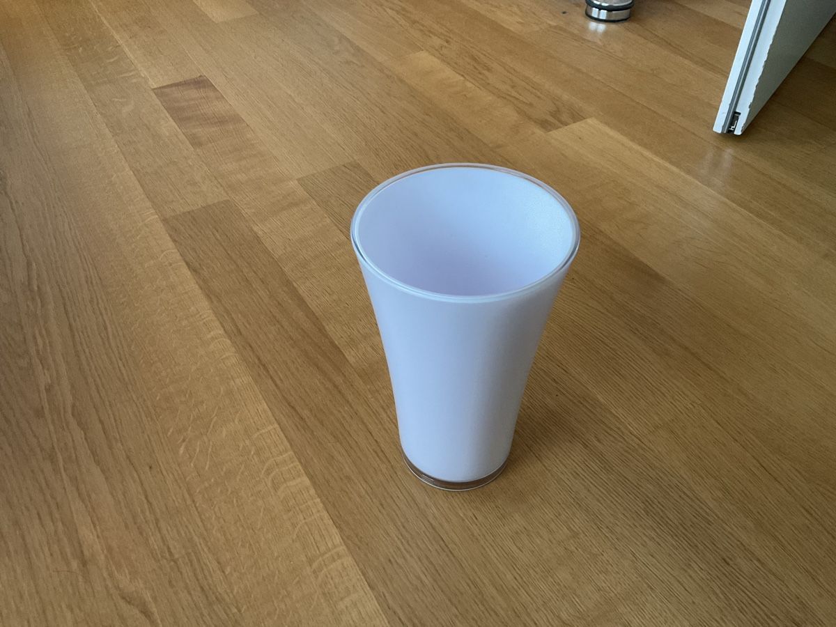 Vasen & Gefässe: Weisse Blumenvase - Zeitlos & Elegant! – Gebraucht aus Zufikon von gia_ld5b