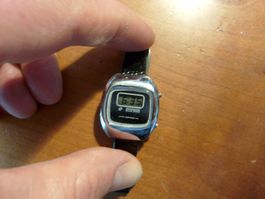 Damen Vintage Digitaluhr LCD im guten Zustand, läuft genau