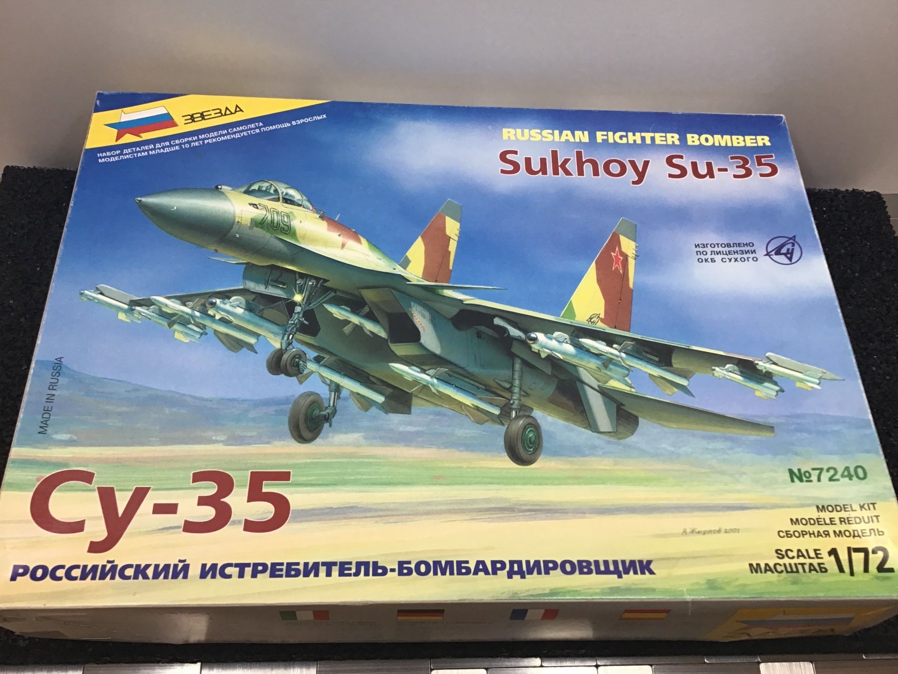 Zvezda Kit di modellismo & Modellini statici: ZVEZDA RUSSIAN FIGHTER BOMBER 1/72 – Usato da Männedorf venduto da Modell-Spezialisten