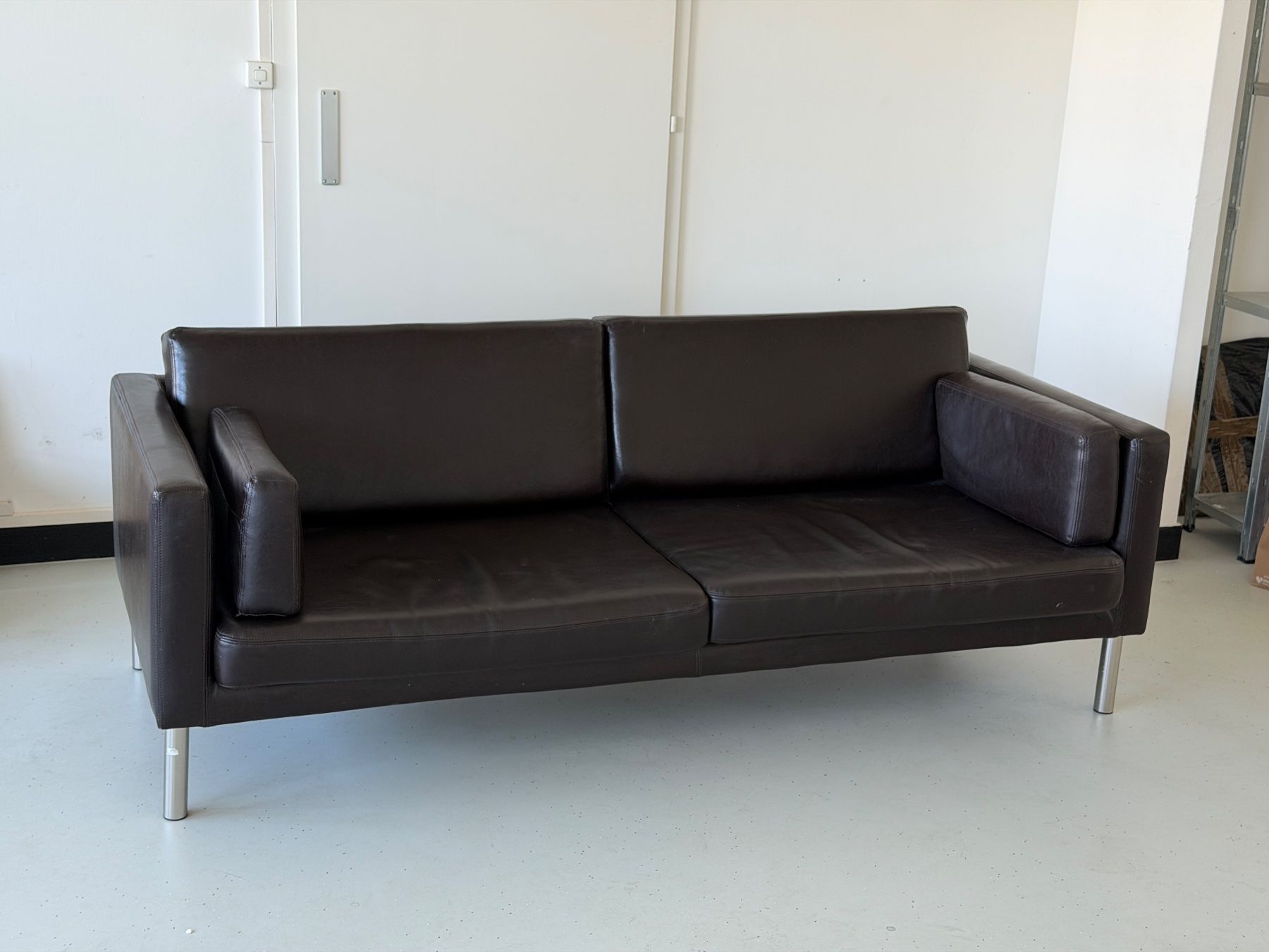 Sofas: Canapé en cuir véritable – D'occasion à Le Lignon par EAS