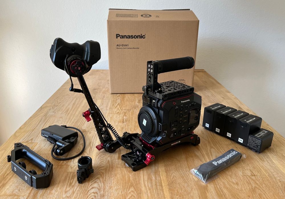 Panasonic EVA1 Cinecam mit Zacuto Shoulder-Rig und Zubehör (Gebraucht ...