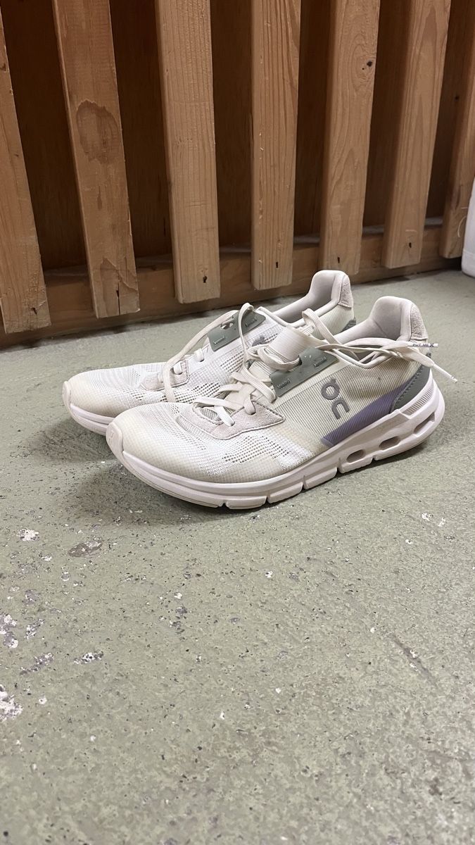 On Cloudflow Damen Laufschuhe, Grösse EU Weiss (Gebraucht