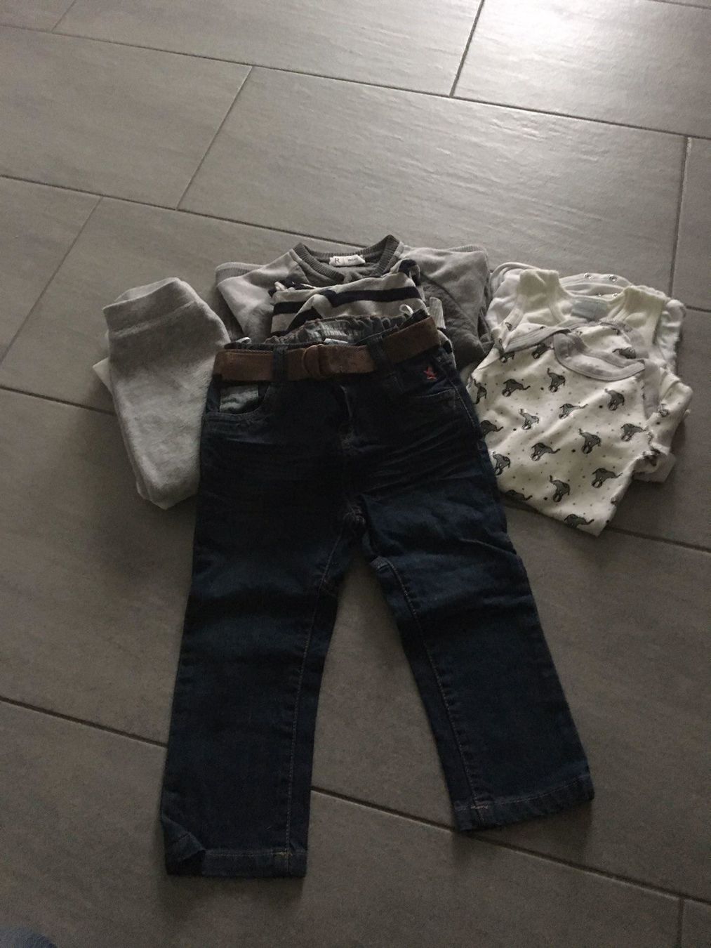 Lotti & Set di vestiti: Kleider Paket Junge Größe 86/92 – Usato da Adliswil venduto da rossoelmare 1