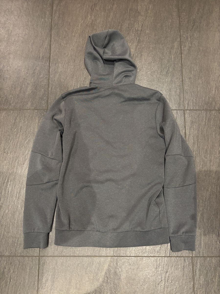 Jacken: Graue Trainingsjacke/Zipper mit Kapuze – Gebraucht aus Heimiswil von Mad2mad 1