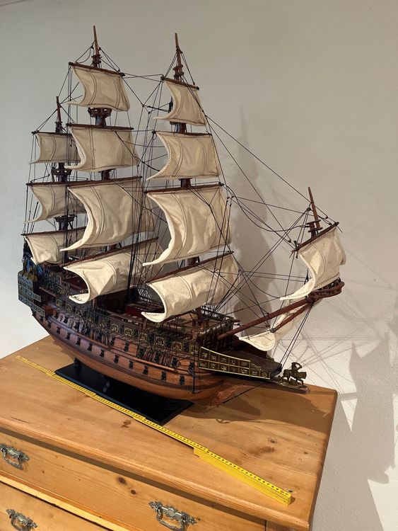 Grand modèle de bateau fait à la main - Bois