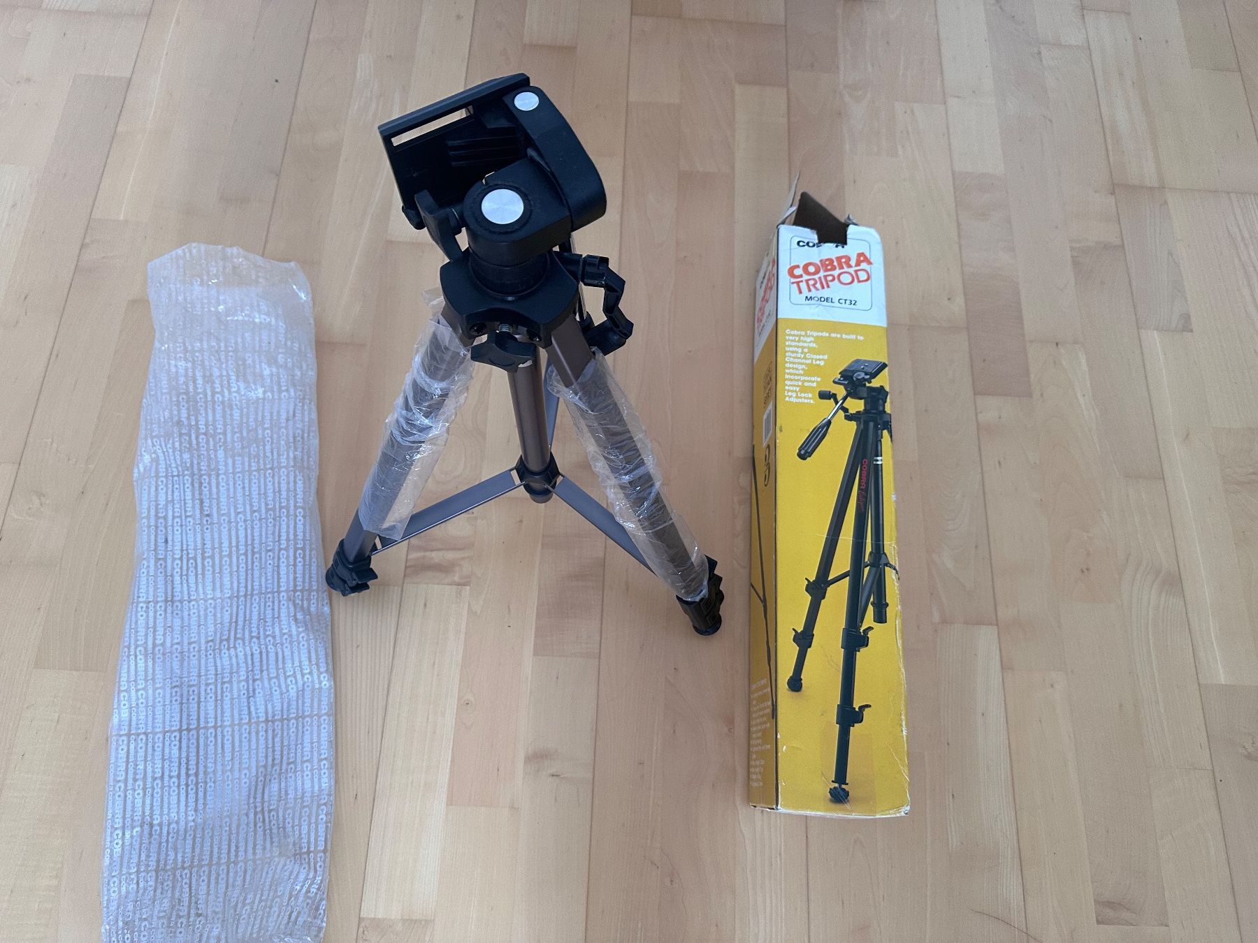 Stative & Stativköpfe: Stativ Cobra Tripod Model ST32 neuwertig mit Box – Neu und originalverpackt aus Bern von agu_cb28