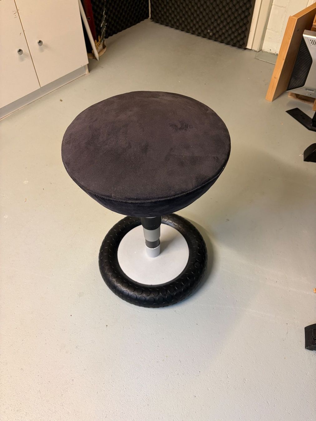 Sgabelli: Hocker mit Pneufuss – Usato da Brugg AG venduto da bevobu 2