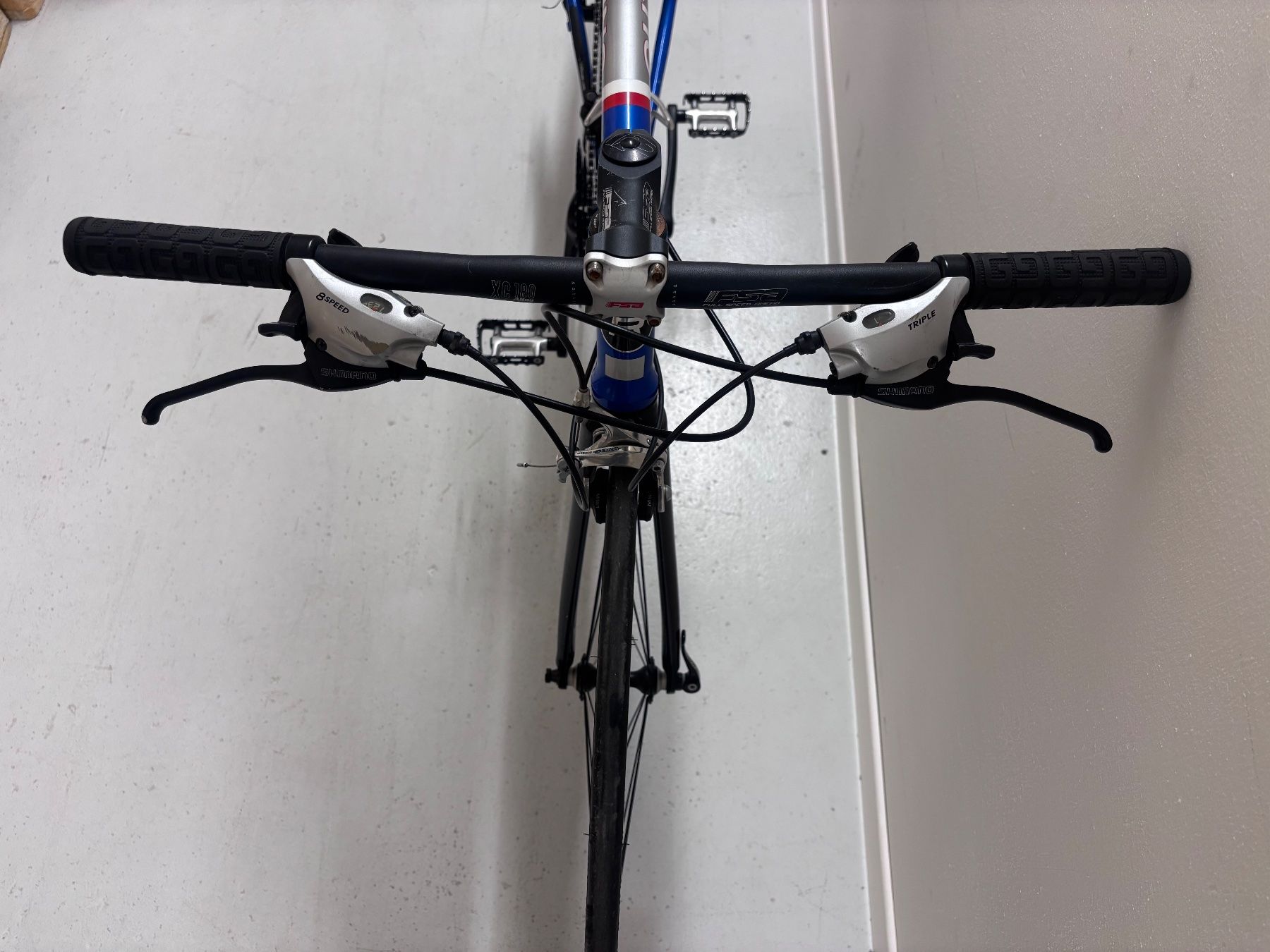 Velos: Rennvelo mit geradem Lenker – Gebraucht aus Wetzikon ZH von Startrampe 4