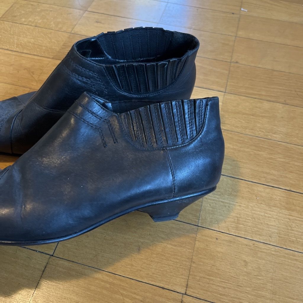 Damenschuhe: Tiefe Stiefel mit spitzigem Absatz – Gebraucht aus Zürich von lalelila 2