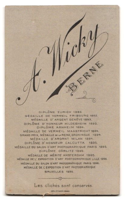 Fotografie &  Plakate: Fotografie A. Wicky, Berne, Dame mit Bro – Gebraucht aus Berlin von bartko-reher 1