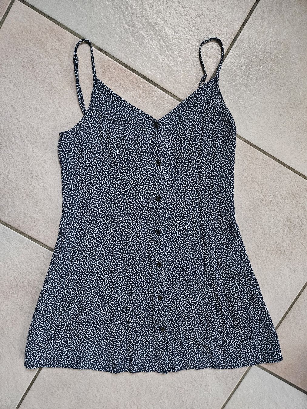 Kleider: Robe courte taille S  – Gebraucht aus Vétroz von sas_yln5