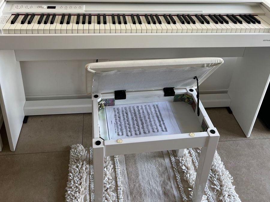 Roland Strumenti musicali: Roland F701 digital piano – Nuovo (secondo la descrizione) da Cadro venduto da Victoria88 6
