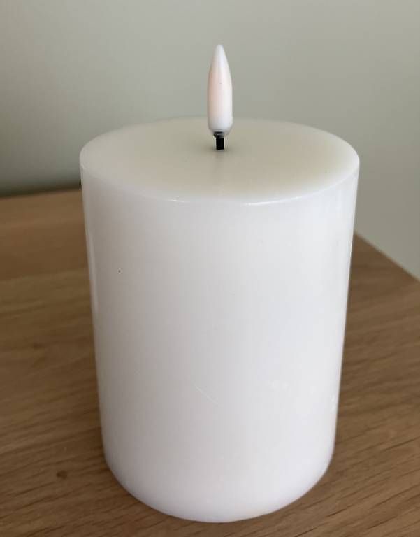 Candele: Uyuni LED Blockkerze, neuwertig, weiss – Nuovo (secondo la descrizione) da Olten venduto da Olten.4600
