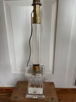 Vintage Acryl / Lucite Stehlampe mit Messing-Elementen, 80cm