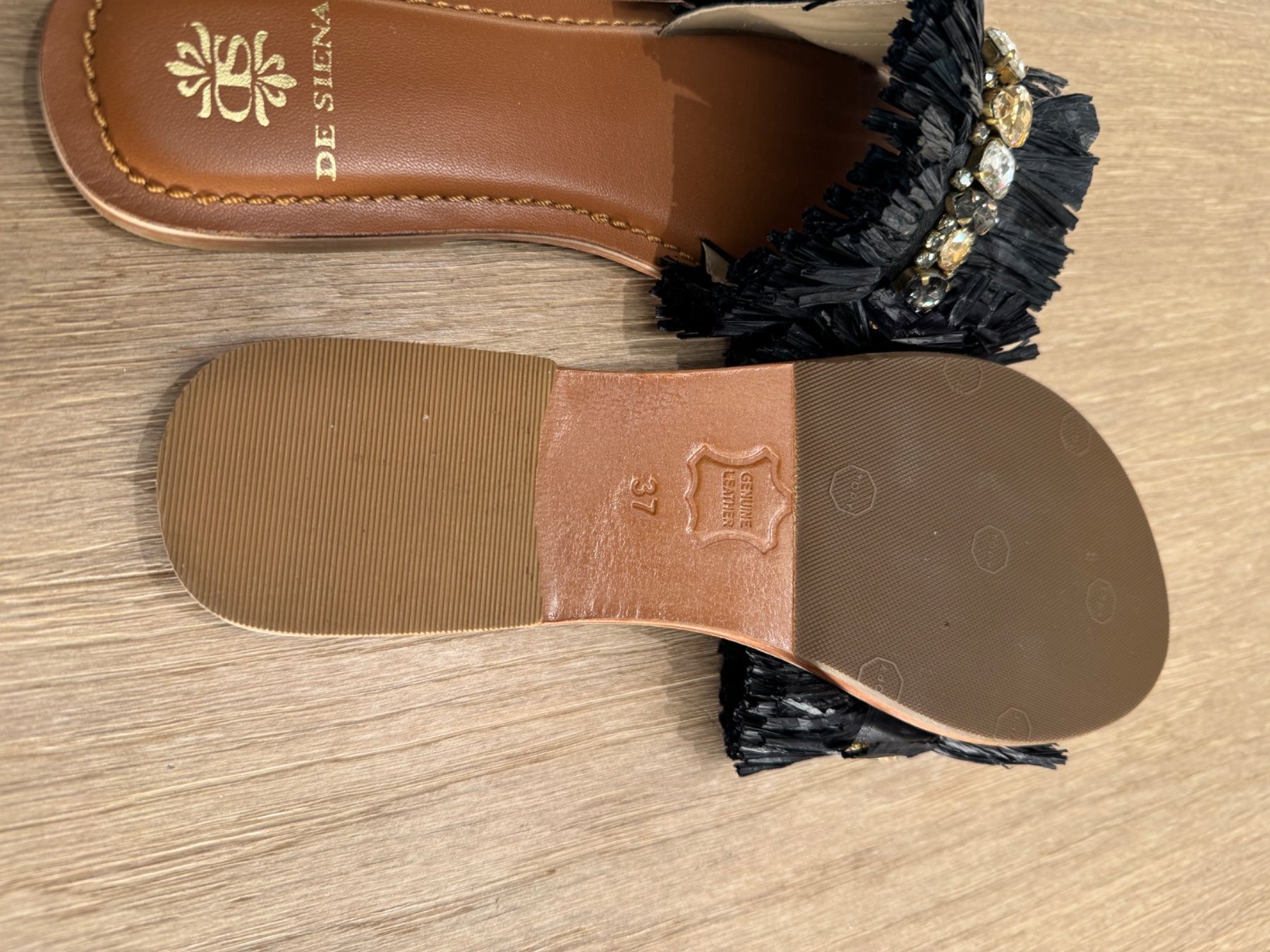 Scarpe da donna: Fransen Sandalen schwarz – Usato da Kilchberg ZH venduto da dongxi 2