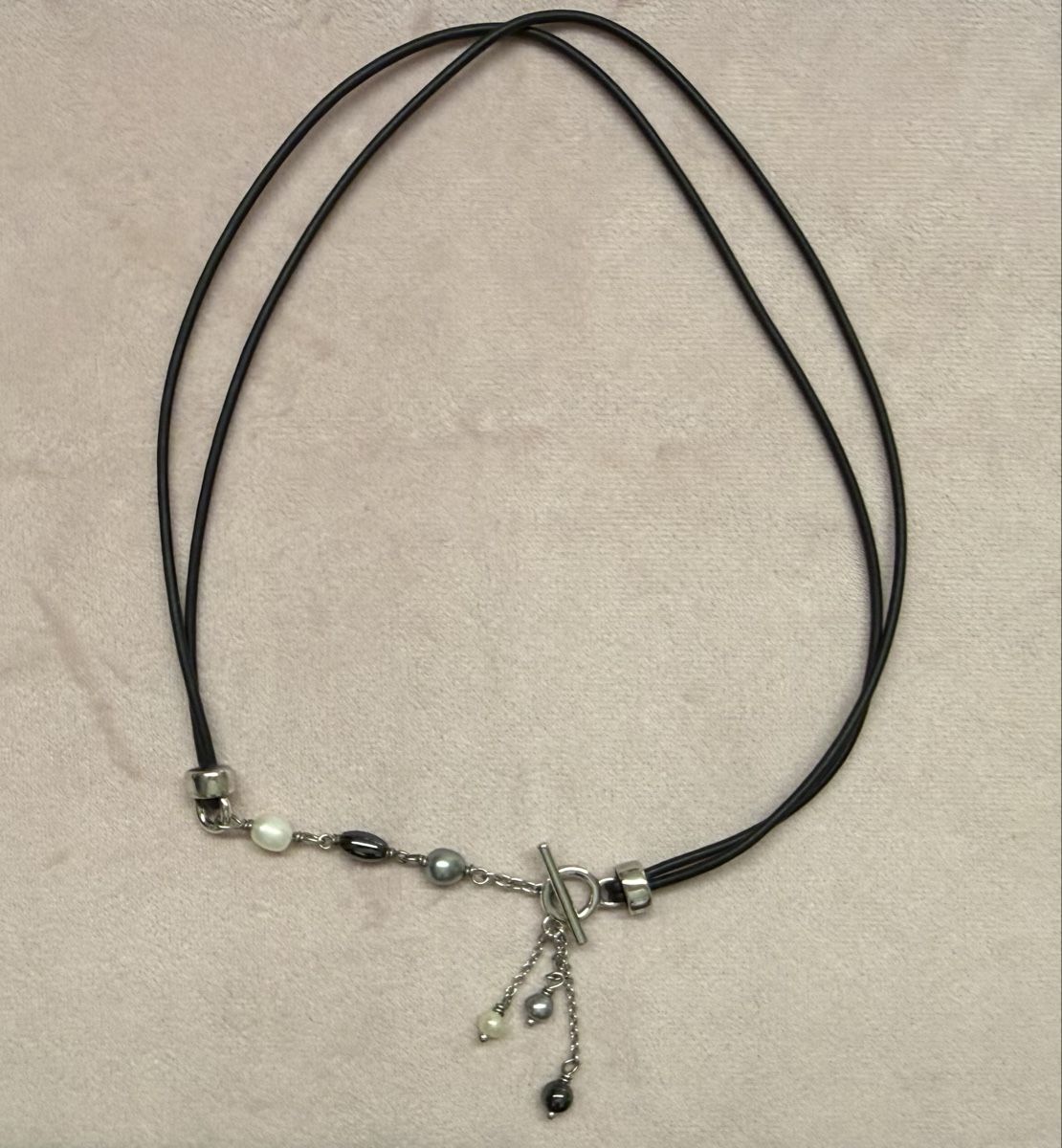 Catenine: Jenny Lane Kautschuk Collier mit Perlen – Nuovo (secondo la descrizione) da Lyss venduto da Sibella56