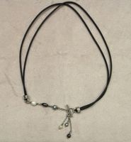 Jenny Lane Kautschuk Collier mit Perlen