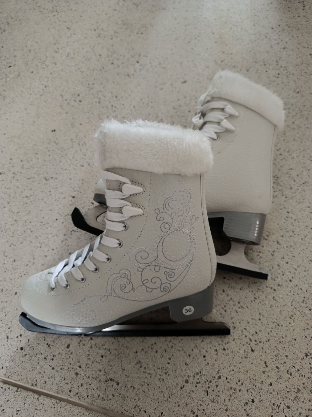 Schlittschuhe: Schlittschuhe Gr. 36 – Gebraucht aus zürich von juedlii 1