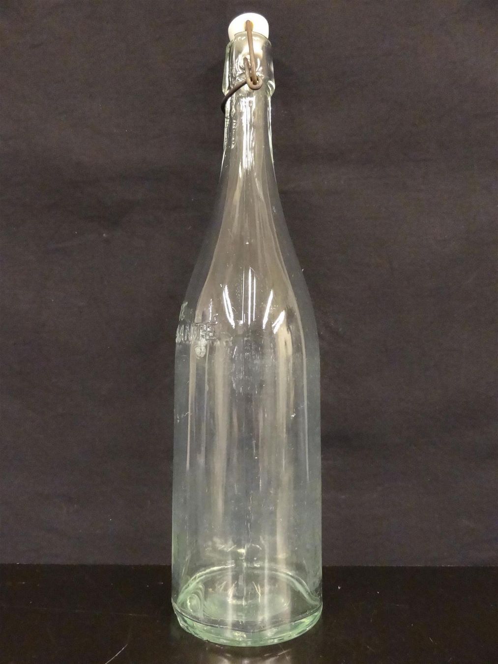 Bicchieri, Caraffe & Bottiglie: alte Flasche HENNIEZ SANTÉ – Usato da Kerzers venduto da Flaschenposten 1