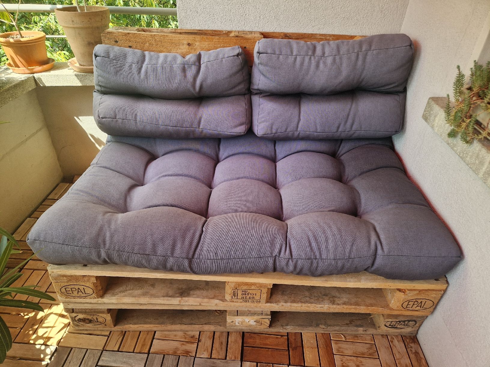 Pallets: Palettensofa / Sitzmöbel Balkon – Usato da Bern venduto da hugentobleroune 1