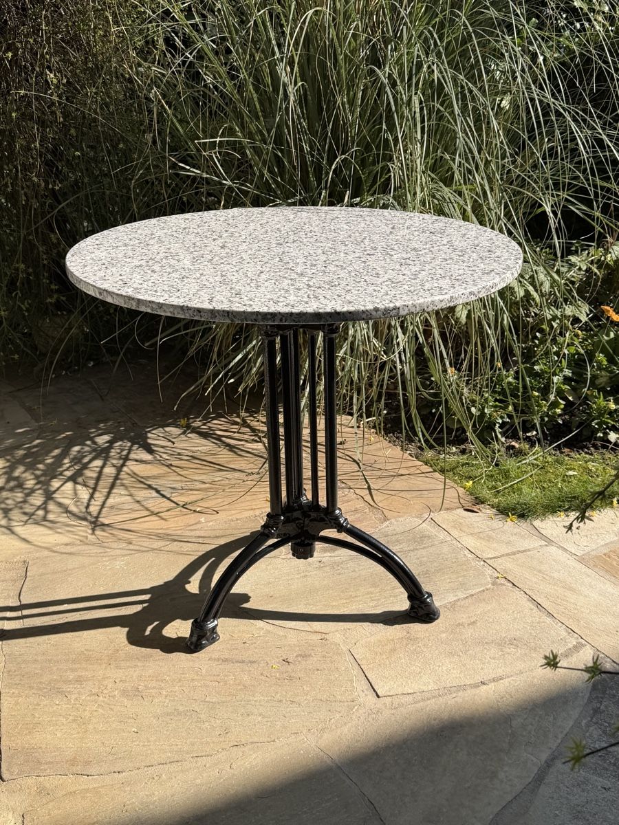 Tavoli: Petite table ronde dessus marbre – Nuovo (secondo la descrizione) da Genève venduto da flocon06