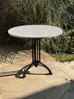 Petite table ronde dessus marbre
