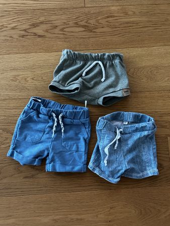 3x Kinder Shorts Grösse 68