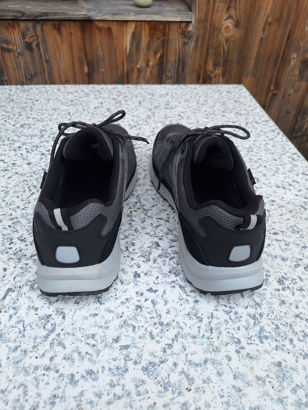 Chaussures hommes: Trekkingschuhe / Halbschuhe, Gr. 45, fast neu – D'occasion à Rüderswil par Moremi07 1