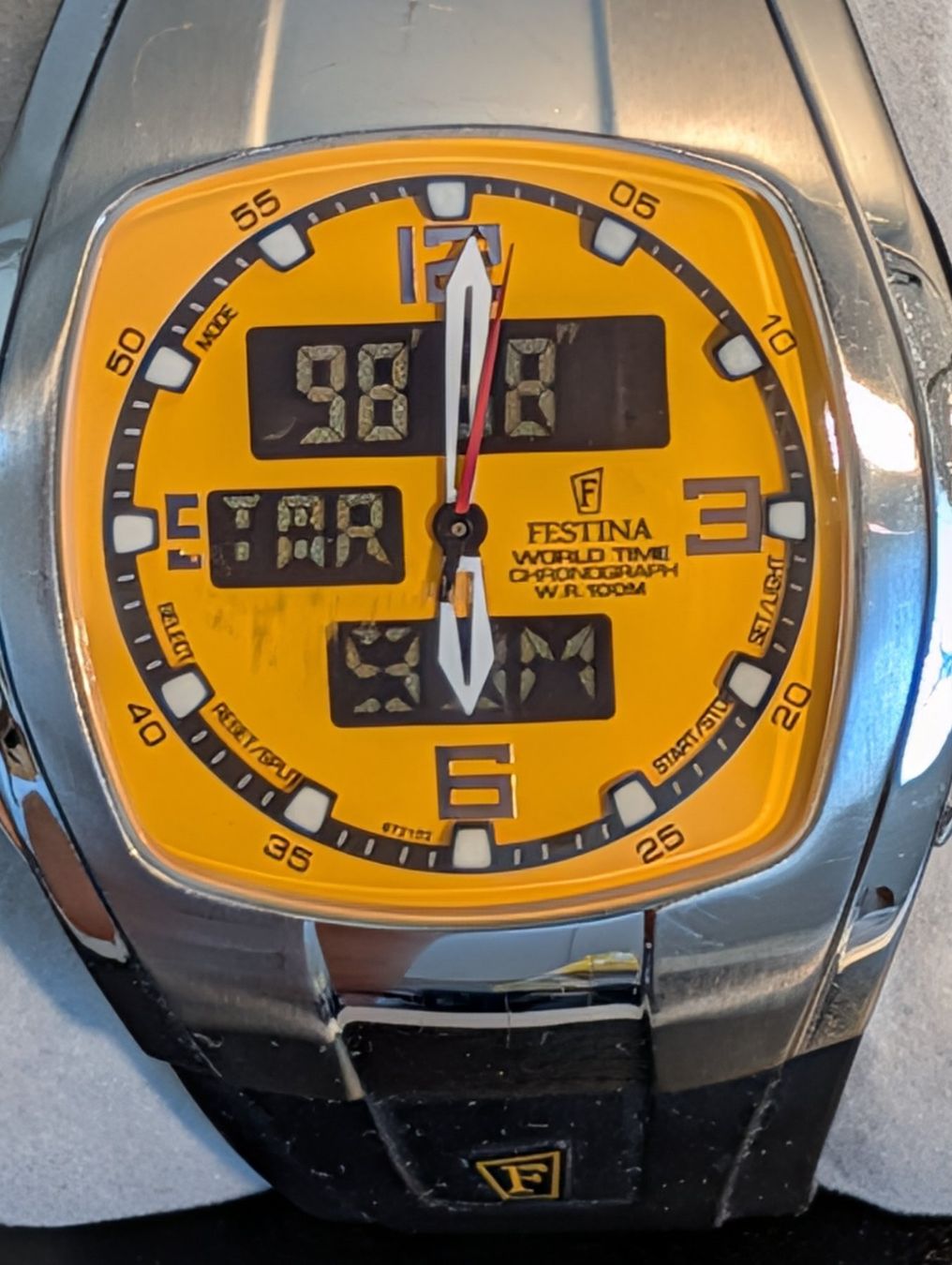 Festina Orologi: Festina Worldtimer Chronograph, gelb, Wasserdicht 100m – Usato da Herisau venduto da apo_bxx7 1