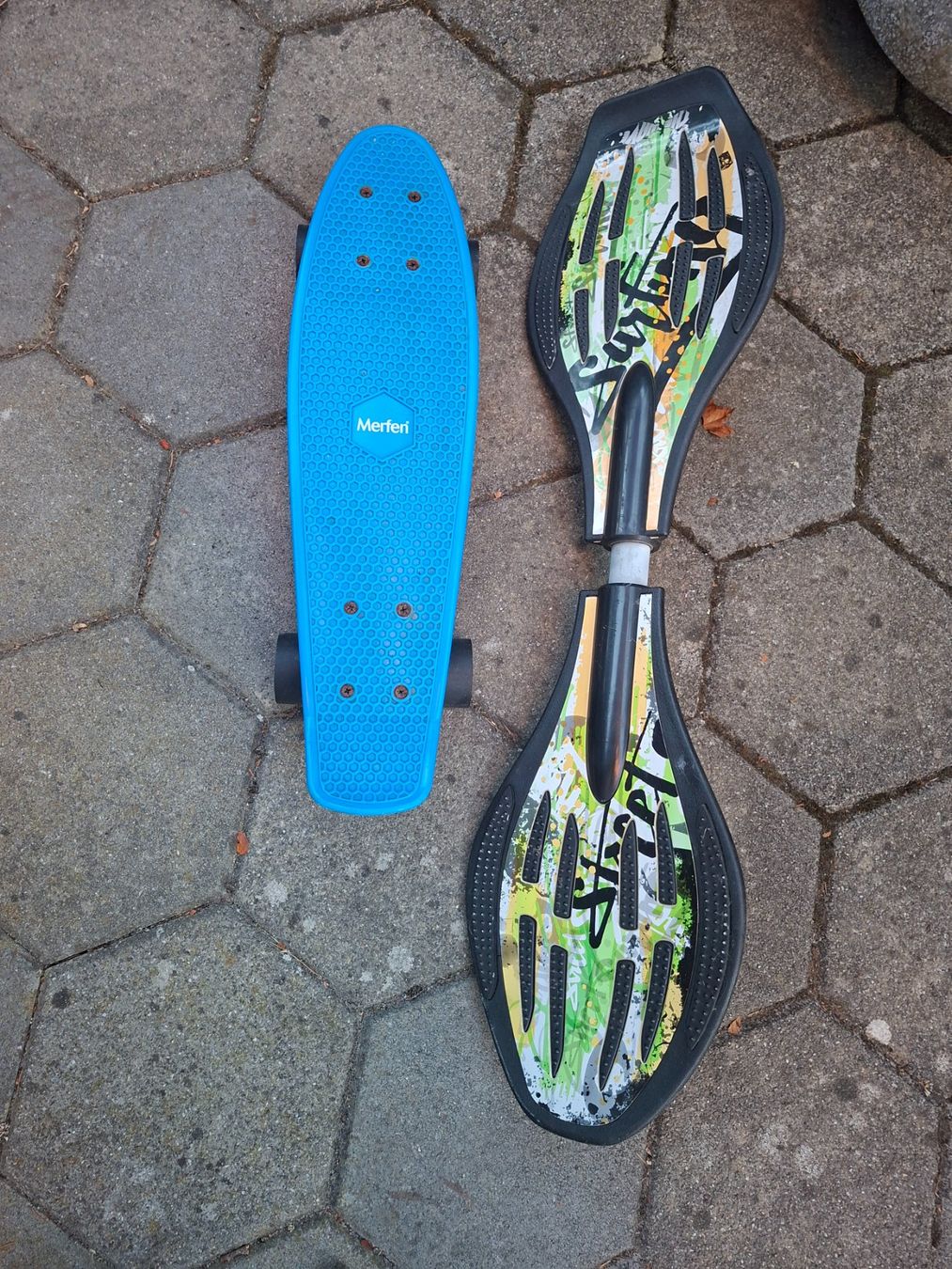 Skateboards: Waveboard & Scateboard blau – Usato da Bäriswil BE venduto da Rezz