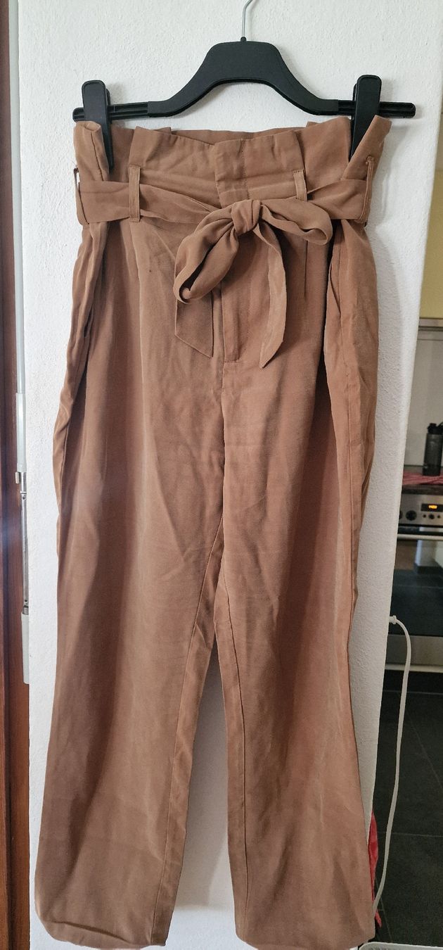 Only Pantaloni: ONLY Stoffhose Gr. 40 Paperbaghose beige Herbst – Usato da Romanshorn venduto da REALJessiB