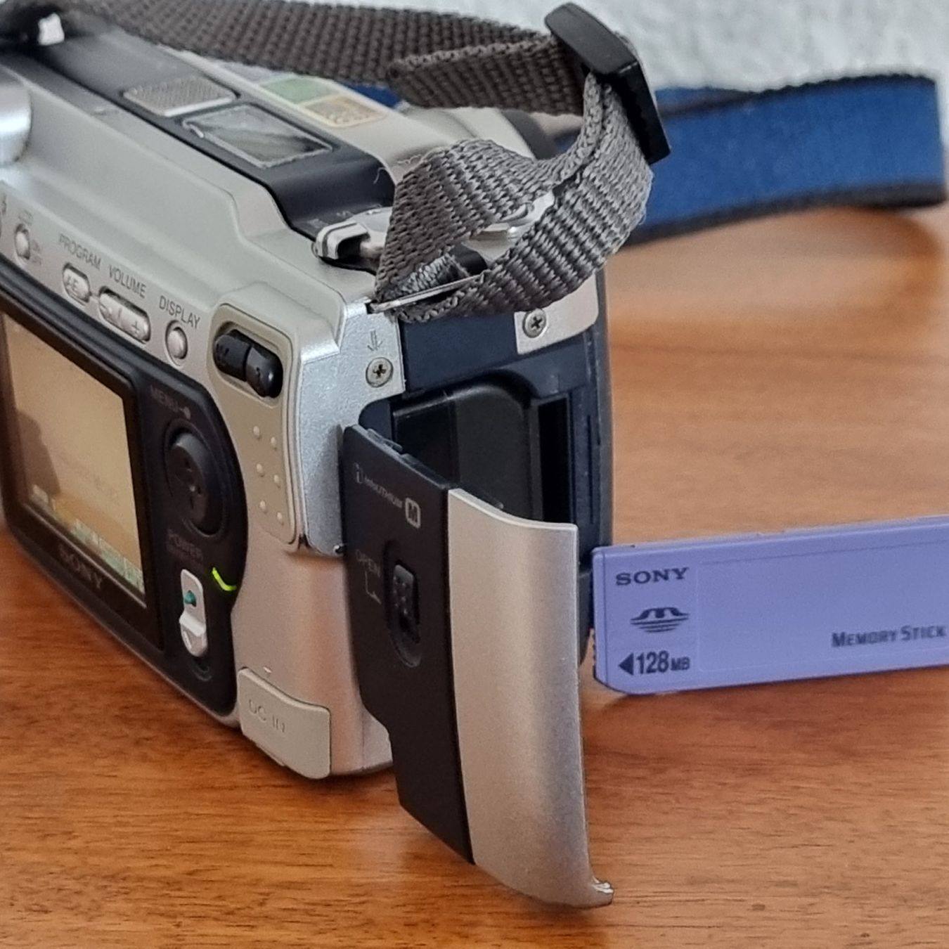 Sony Kamera: Sony DSC-S70  -  nostalgische Digitalkamera - bester Zustand – Gebraucht aus Obergerlafingen von dede-SO 5