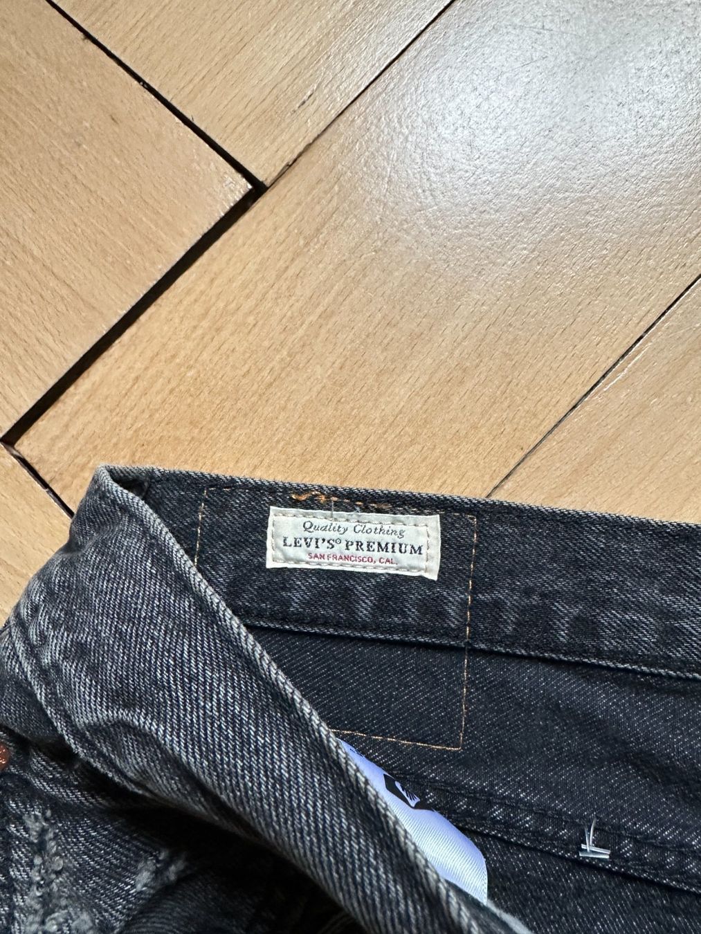 Levi's Jeans: LEVIS - Jeansshorts schwarz W34 – Usato da Zürich venduto da Diazaio 1