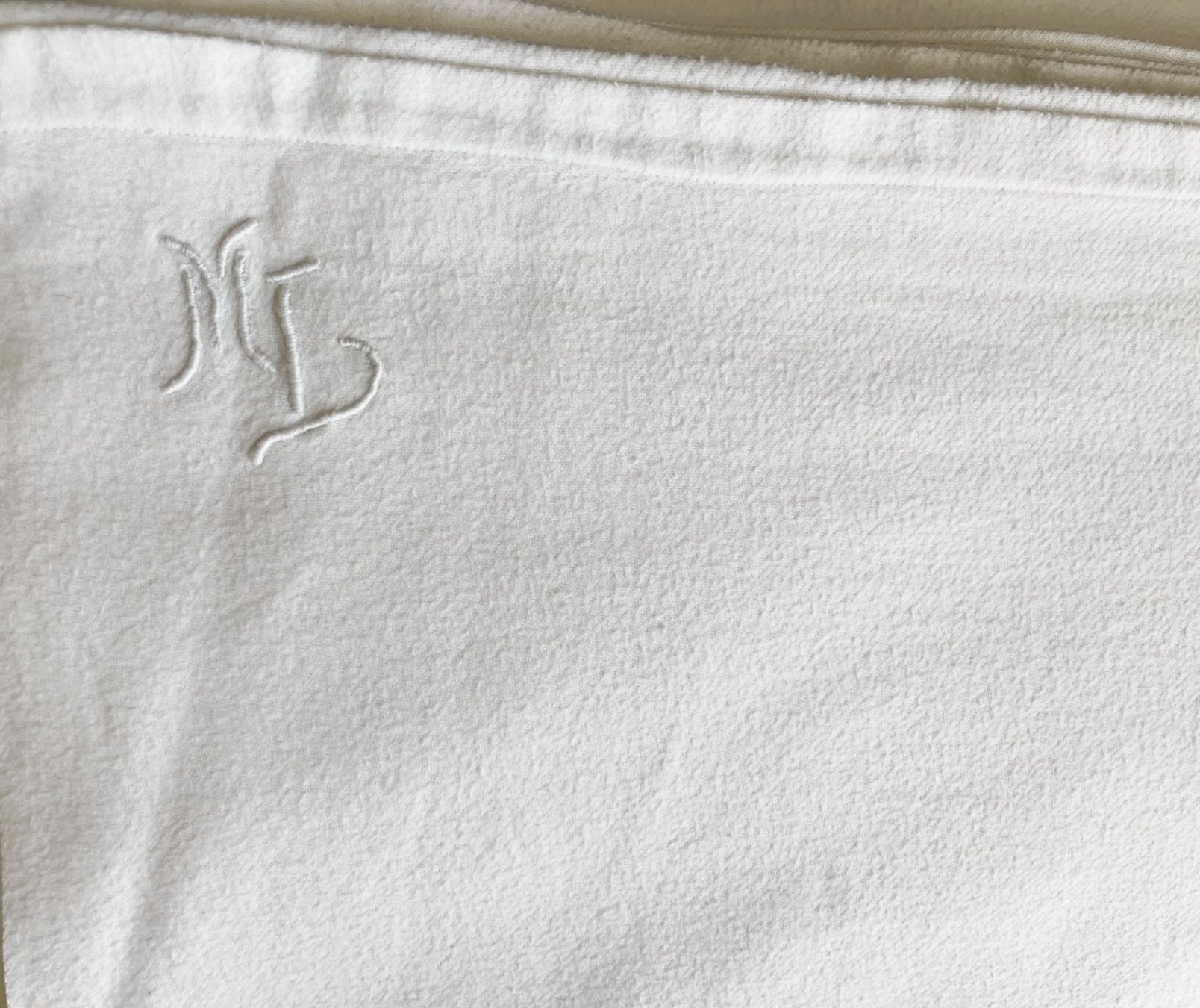 Bettwäsche: 2 Leintücher Barchent antik mit Monogramm – Gebraucht aus Lützelflüh-Goldb von Fresu8
