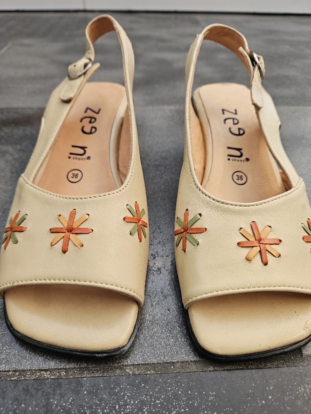 Damenschuhe: Zeen Sandalen hell gelb Grösse 36 – Neu (gemäss Beschreibung) aus Ormalingen von nomolnoi 4