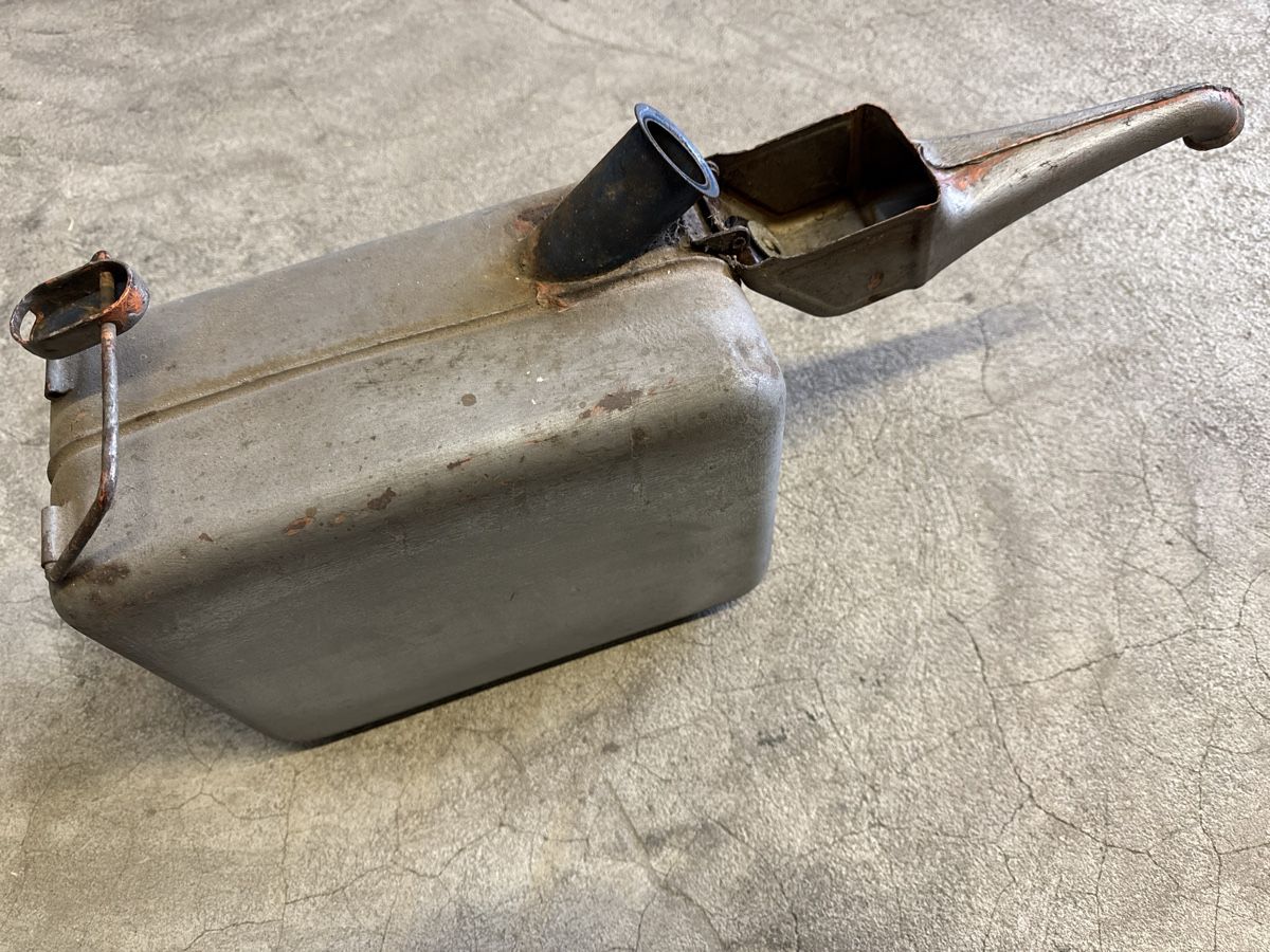 Taniche per benzina: Vintage Benzinkanister – Usato da Horriwil venduto da Carrera68 3