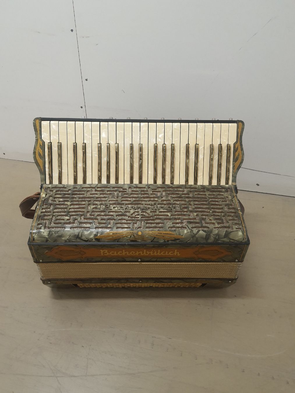 Strumenti musicali: accordéon Bachenbulach à piano  – Usato da Pont-de-la-Morge venduto da Mirabelle0 1