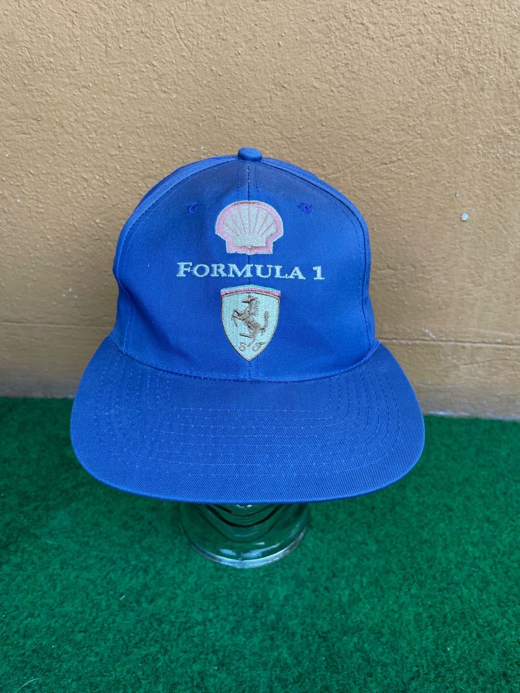 Copricapi, berretti & cappellini: Vintage 90s Cap Ferrari Formula 1 Shell – Usato da Zürich venduto da le_souk