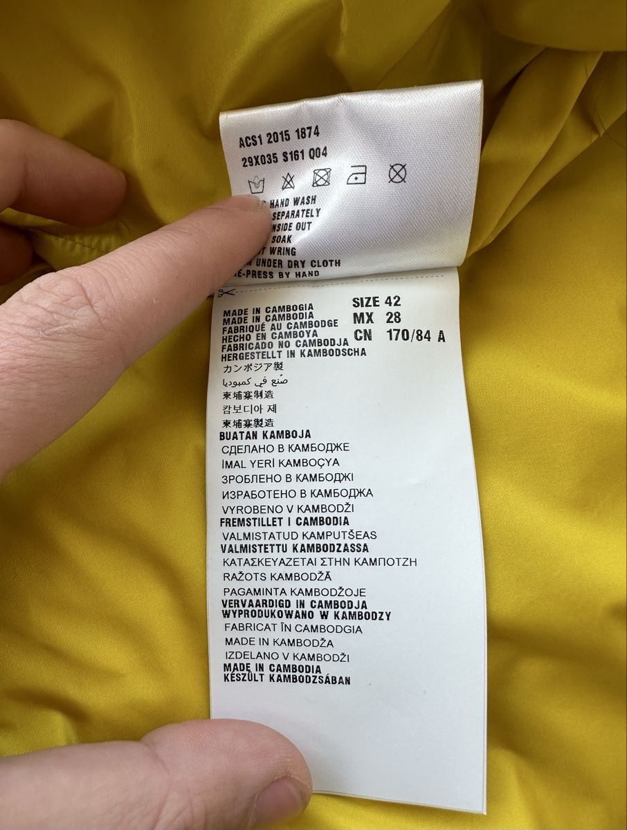 Prada Giacche: Bright Yellow Prada Milano Lightweight Jacket - Size 42 – Usato da Zürich venduto da megastored 8