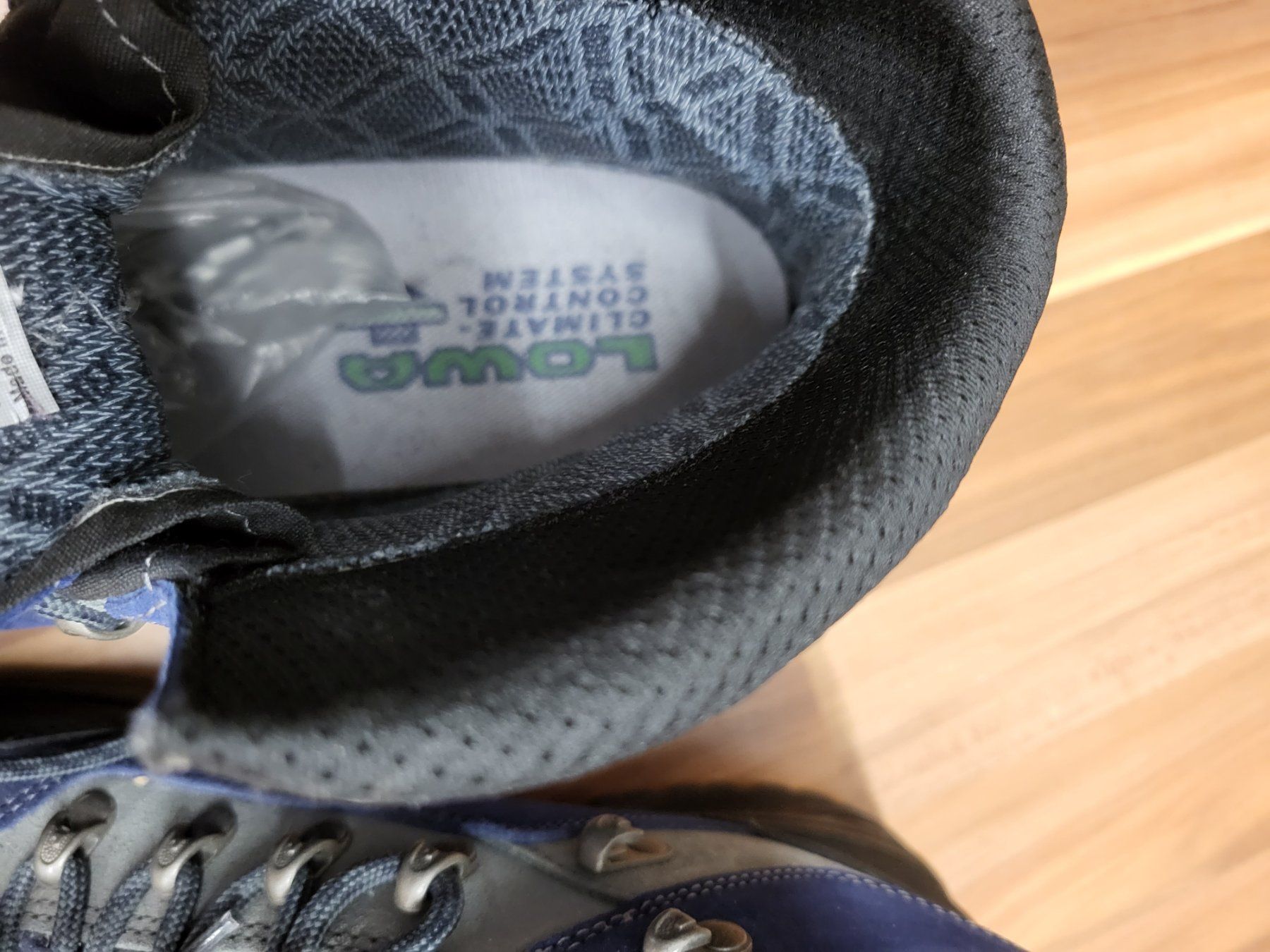 Scarpe da uomo: Lowa Wanderschuh gr 42 1/2 K16 – Usato da Schwarzenburg venduto da Flamingo07 3