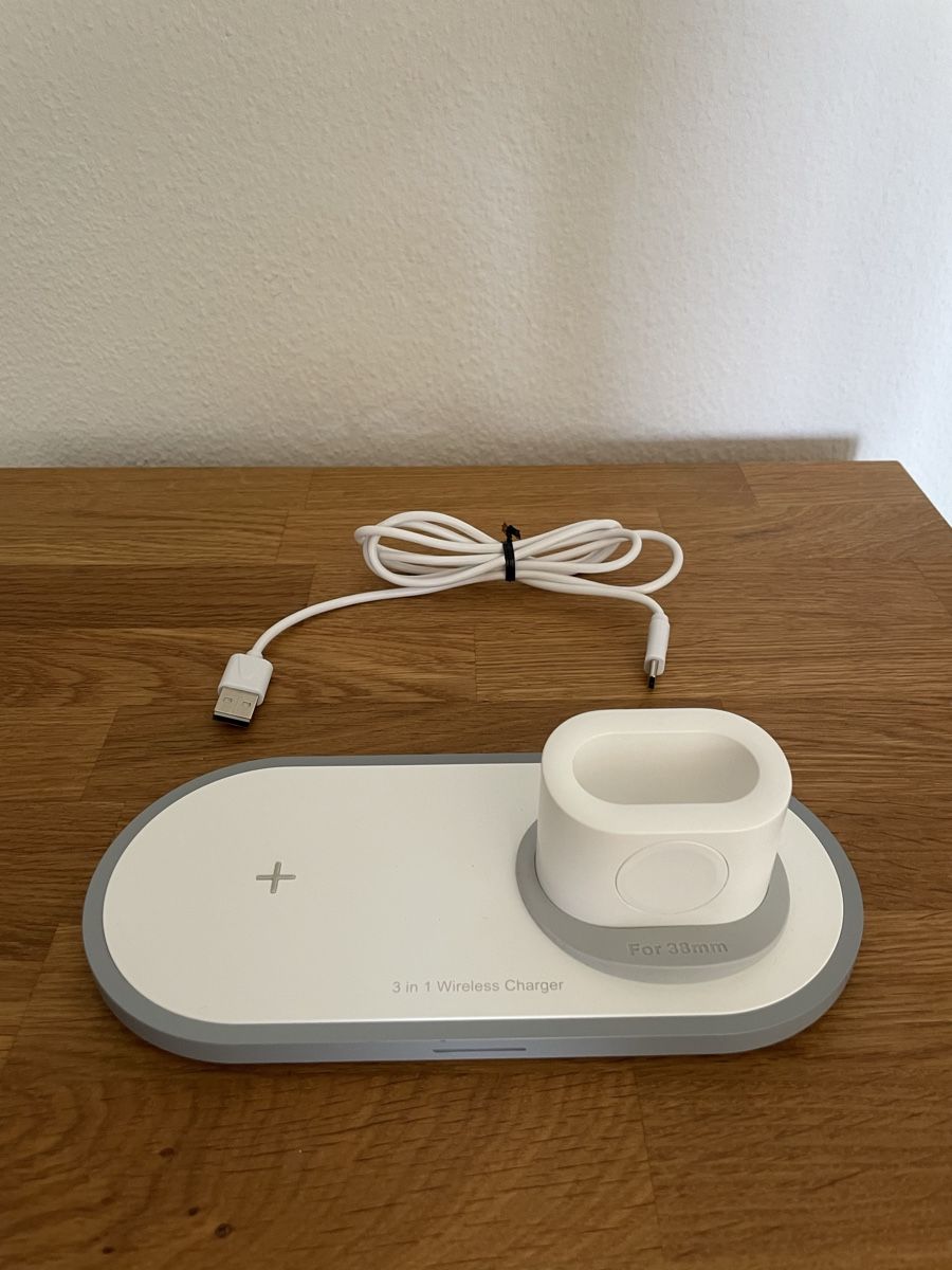 Apple Caricabatterie: 3 in 1 Wireless Charger RoHS – Usato da Winterthur venduto da gia_n2cz