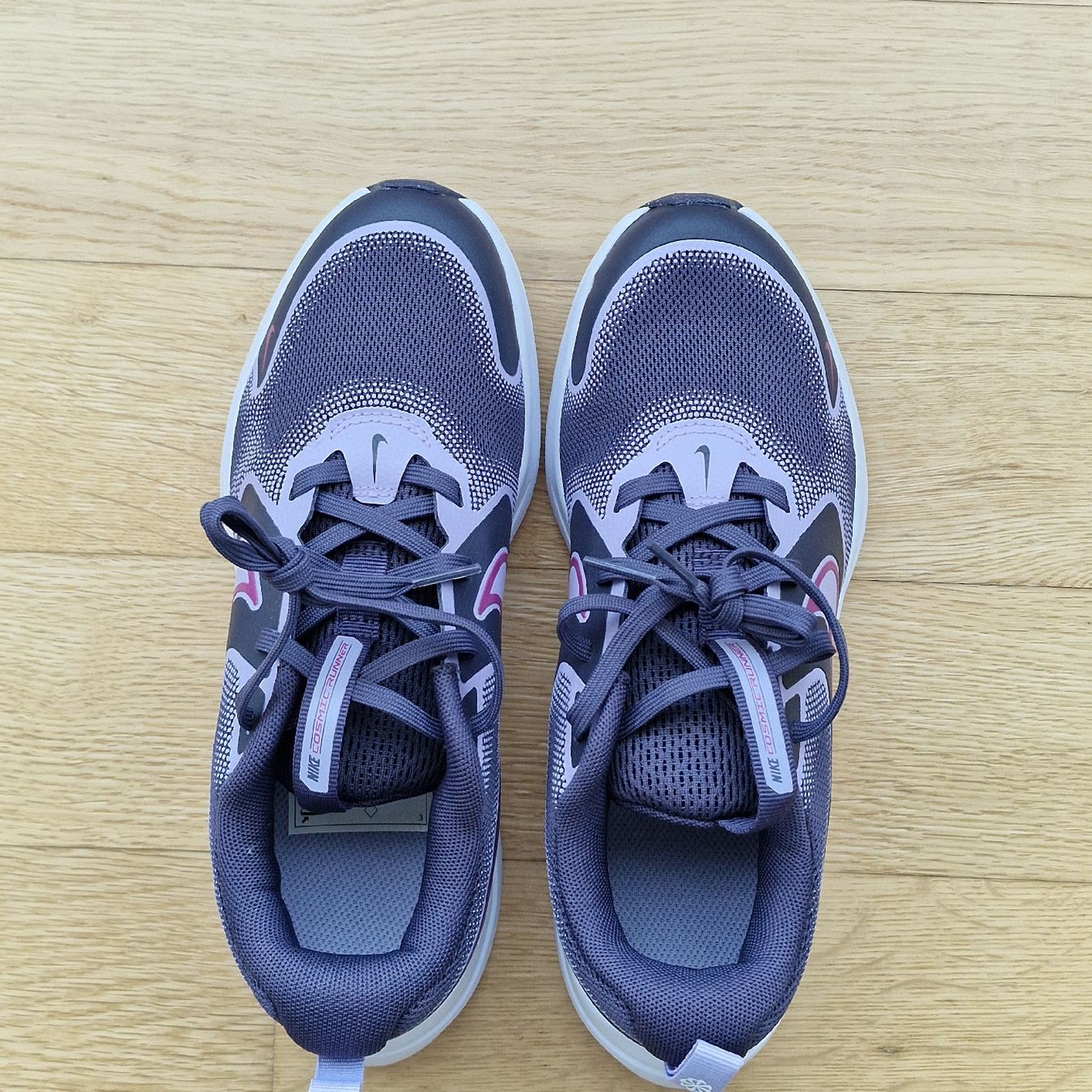 Nike Scarpe per ragazze: NIKE - Cosmic Runner, Neu Gr. 36 – Nuovo e nell'imballaggio originale da Zürich venduto da tyrese2007 3