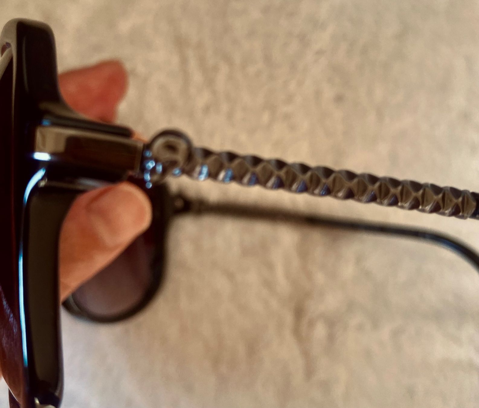 Alexander Mcqueen Brillen & Gläser: Alexander McQueen Skull Sonnenbrille – Gebraucht aus Zürich von Sol65 3