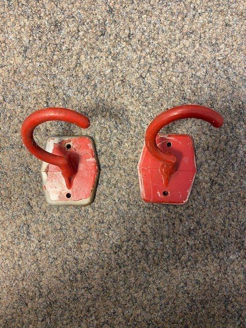 Ferramenta: 2x Haken rot Metall gebraucht – Usato da Wängi venduto da Bmo