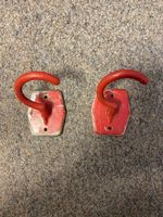 2x Haken rot Metall gebraucht