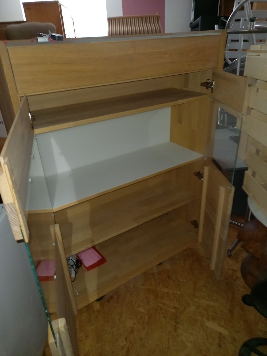 Vitrinen: schönes Holzmöbel – Gebraucht aus Biglen von BrockenhausGruenspan 2