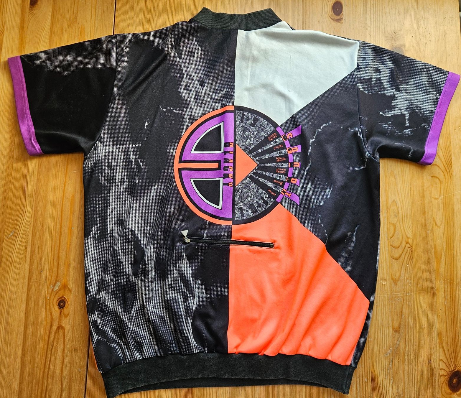 Leibchen & Hosen: Radtrikot Blacky vintage Grösse XL Velo Fahrrad Trikot – Gebraucht aus Hägglingen von United-Village-Trade 5