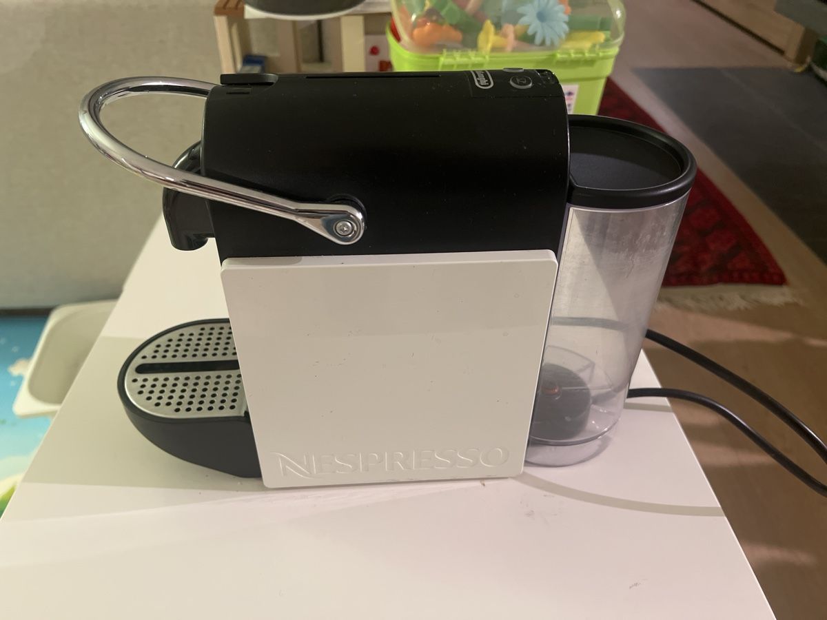De'Longhi Macchine per caffè & Macchine per espresso: DeLonghi Nespresso Machine - Enjoy Delicious Coffee! – Usato da Zollikon venduto da gal_l7hr 2
