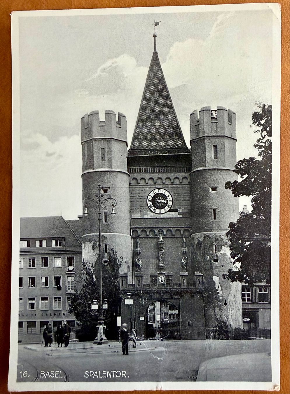 Cartoline postali: Basel - Spalentor  -Animée  -1932 – Usato da Lutry venduto da Ediego